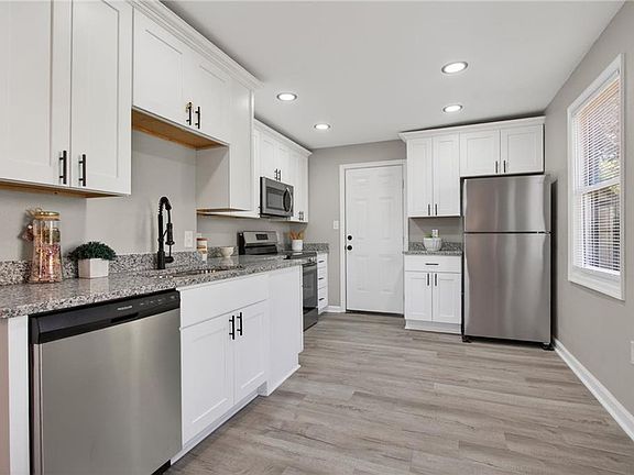 5th image of 1633 Rolfe Pl