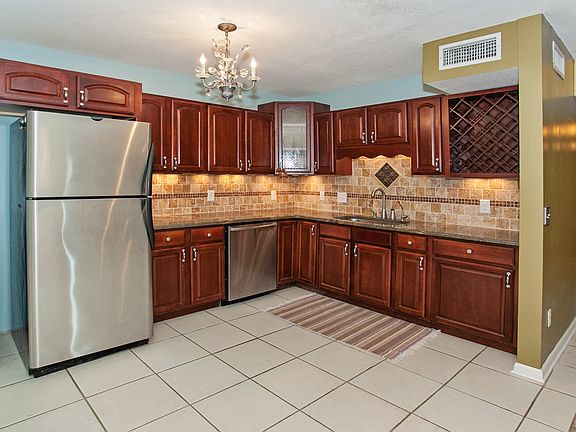 3rd image of 7044 Almours Dr