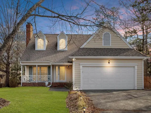 211 Nichols Farm Dr, Durham, NC 27703