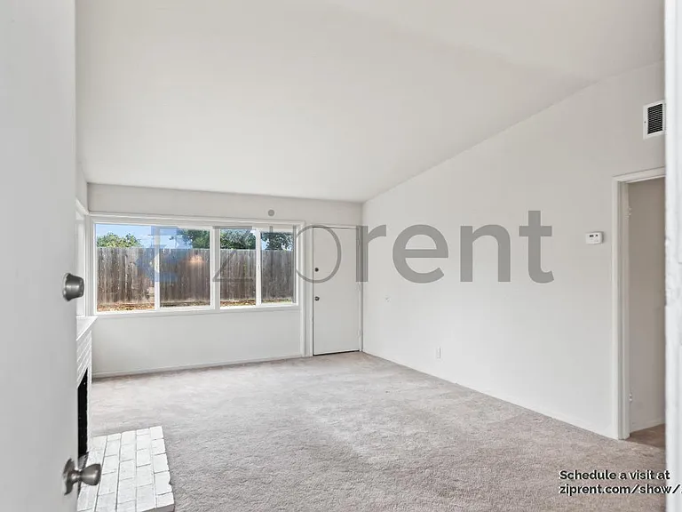 2802 Georgetown St — Photo 4