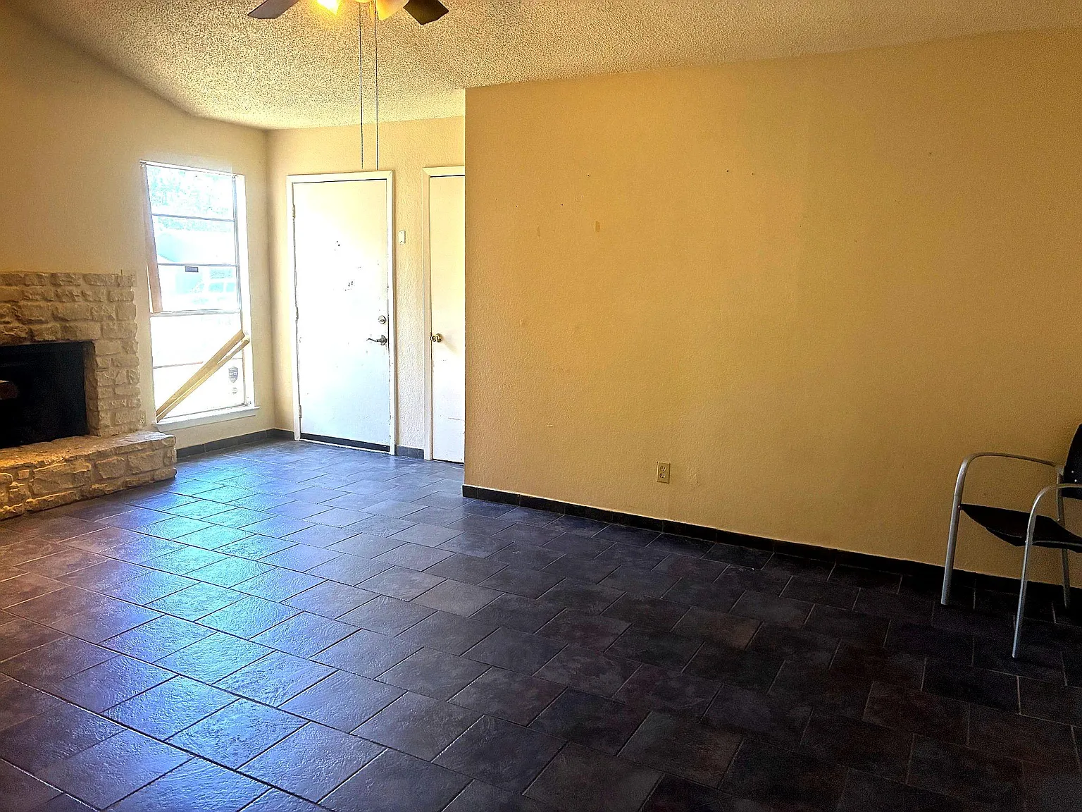 2 bed, 2.0 bath, 1734 sqft, $1,450 — Photo 3