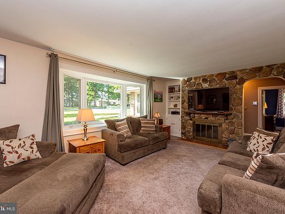 3rd image of 1515 Woodcliff Ave