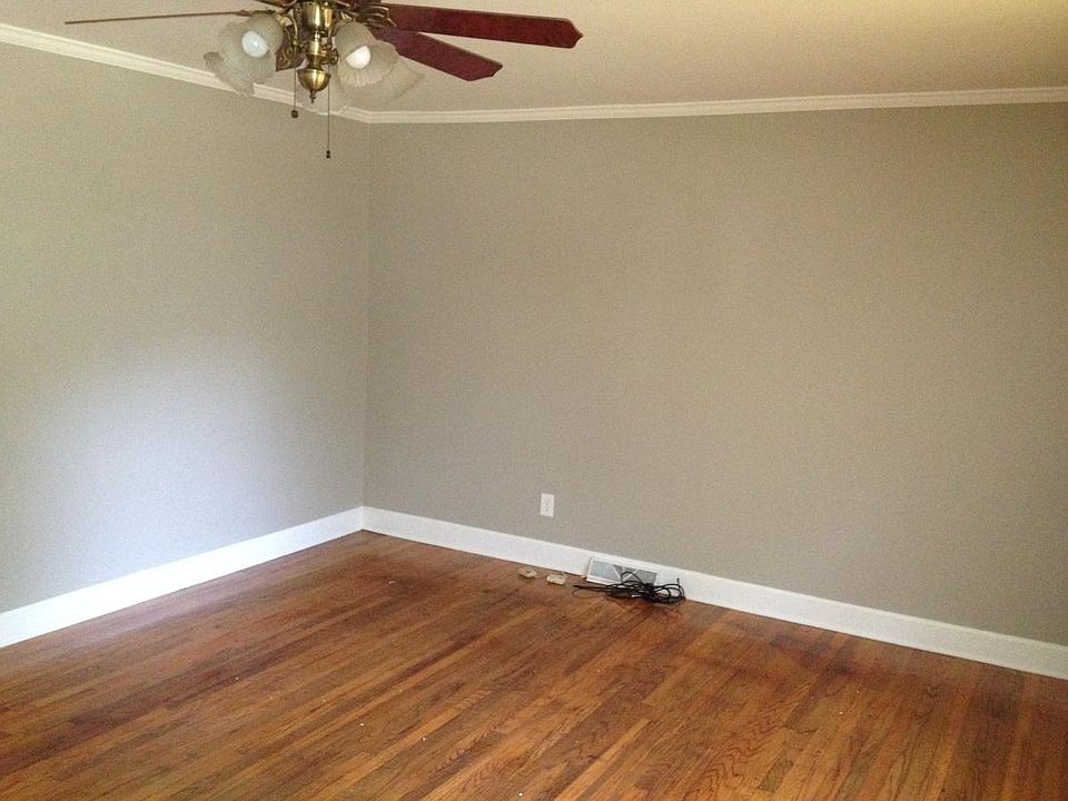 2nd image of 1002 Windsor Dr