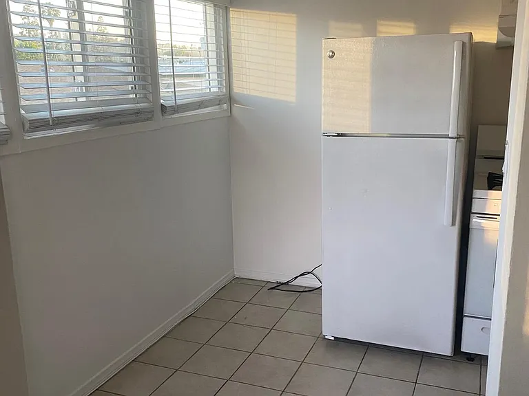 11104 Aqua Vista St — Photo 11