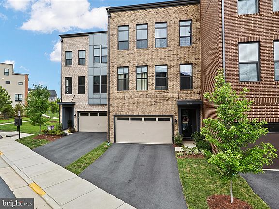 3rd image of 23018 Sullivans Cove Sq