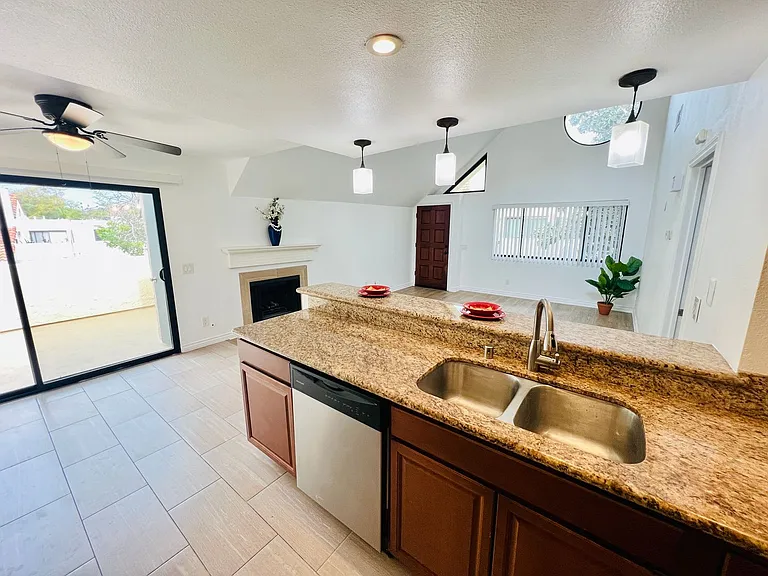 333 N Melrose Dr #F — Photo 12