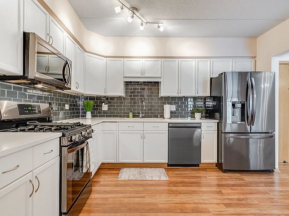4th image of 1636 Ashland Ave Unit 204
