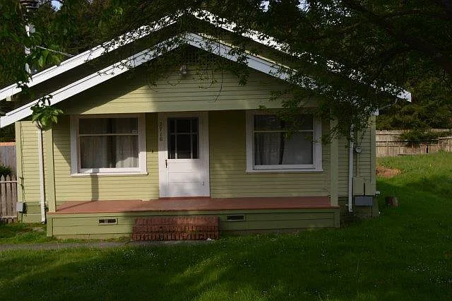 Myrtletown, Rocking chair front porch, 4/2 w/ garage, W/D hook-ups — Photo 3