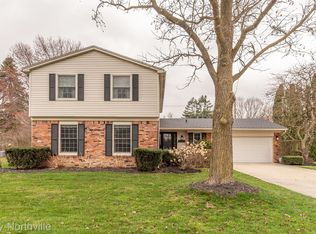 42224 Sunnydale Ln, Northville, MI 48168
