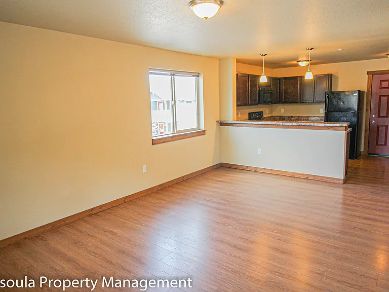 Midtown Apartments — Photo 25