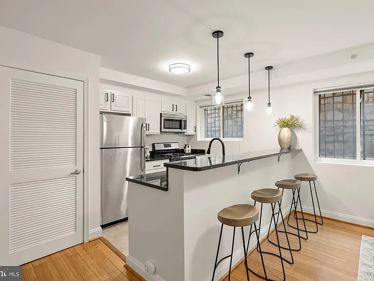 804 Taylor St NW #105 — Photo 6