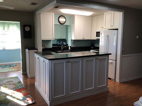 4th image of 2238 Greenwich Dr