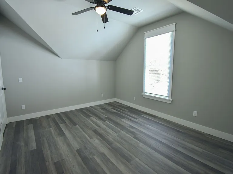 772 S Locust Ave — Photo 10
