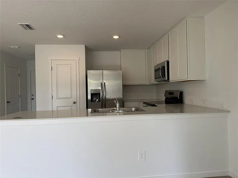 830 Lynx St — Photo 8