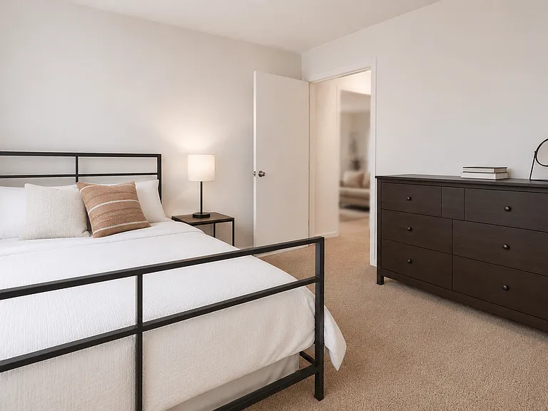 The Court at Sandstone Apartments — Photo 15