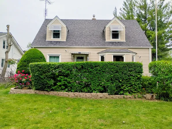 627 Cookane Ave, Elgin, IL 60120