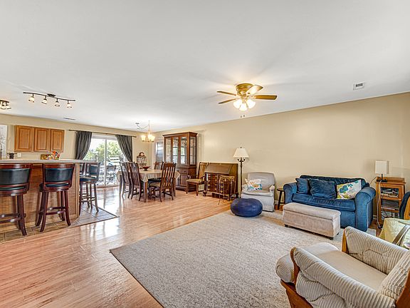 4th image of 14923 Hale Dr