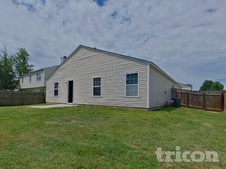 404 Castle Ridge Dr — Photo 17