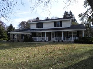 W302S2814 W Bethesda Cir, Waukesha, WI 53188