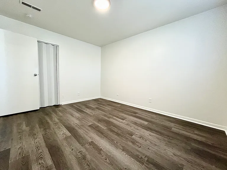 Enfield Gardens Apartments — Photo 9