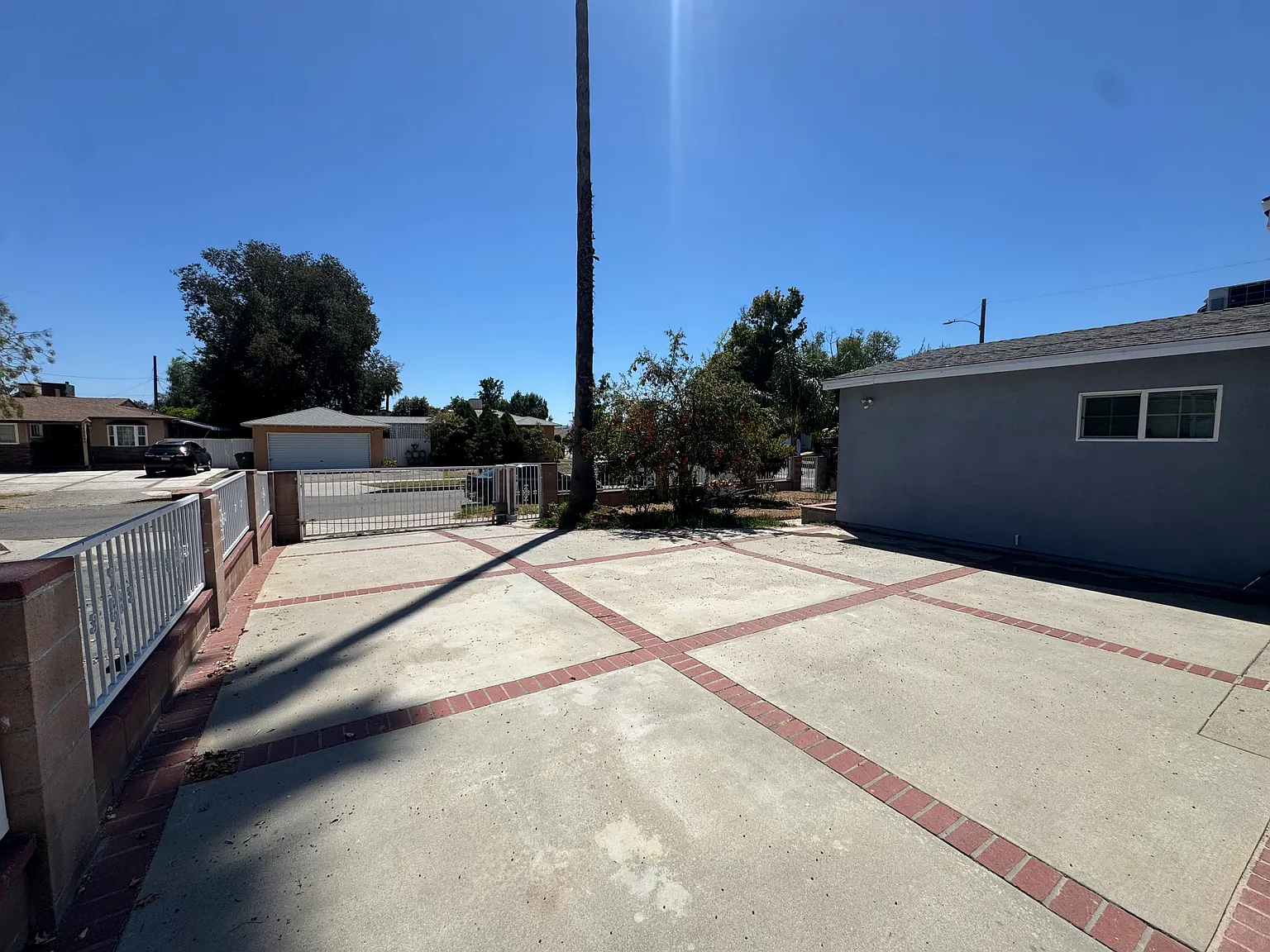 3 bed, 1377 sqft, $3,950 — Photo 2