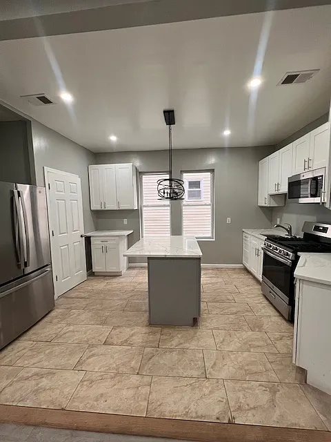 3 bed, 1450 sqft, $2,650 — Photo 4