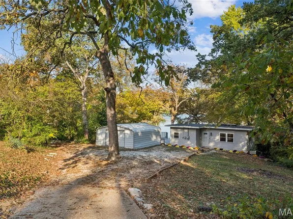 8479 Lake Dr, Cedar Hill, MO 63016