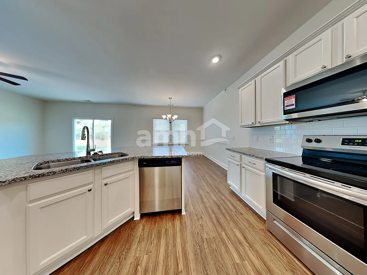 4 bed, 2.5 bath, 1800 sqft, $2,150 — Photo 3
