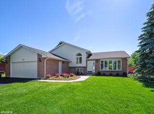 635 Penn Blvd, Lindenhurst, IL 60046