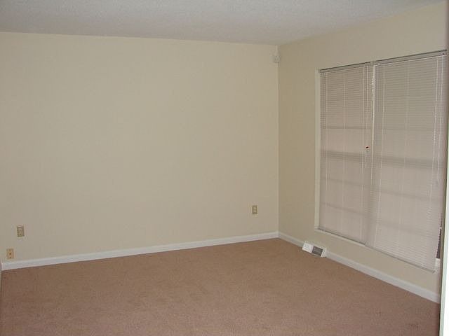 2nd image of 208 Concord Ct