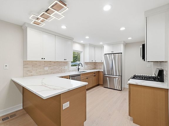 5th image of 2N075 Mildred Ave