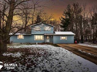 3049 Harold Dr, Columbiaville, MI 48421