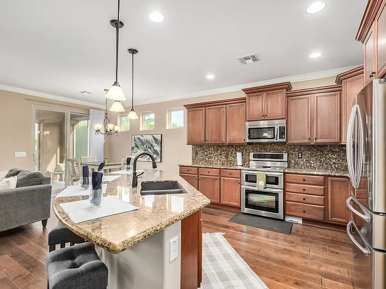 856 E Harmony Way — Photo 4