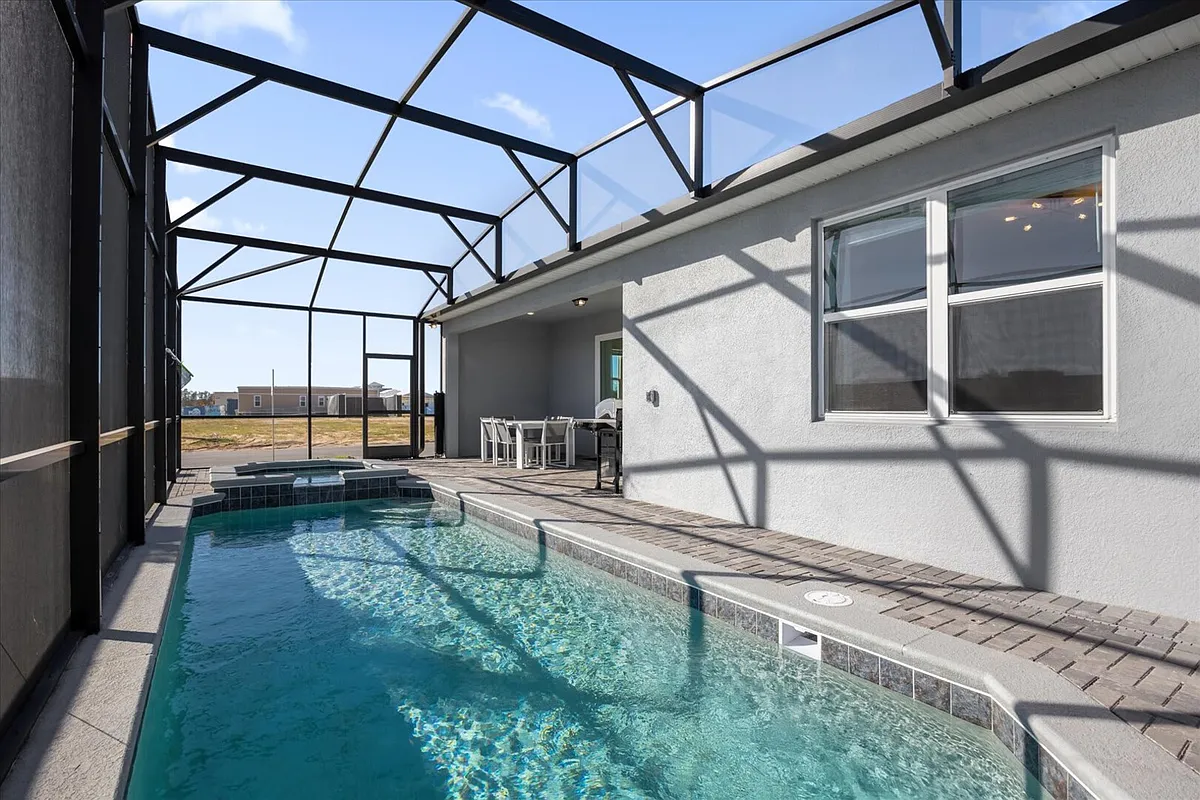 Building Photo - Saint Martin St