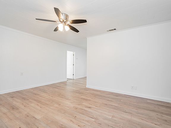 3rd image of 2401 Gilmer St