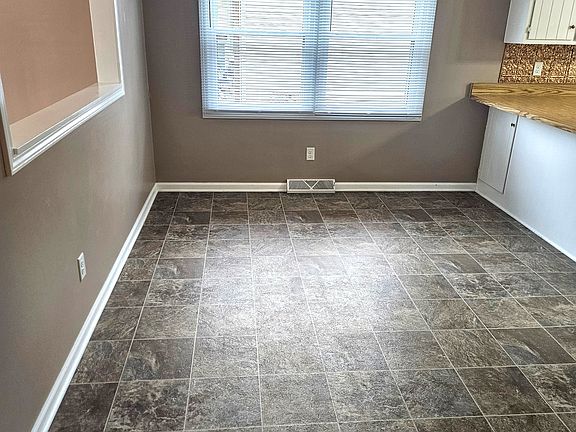 3rd image of 640 W Daisy Pl