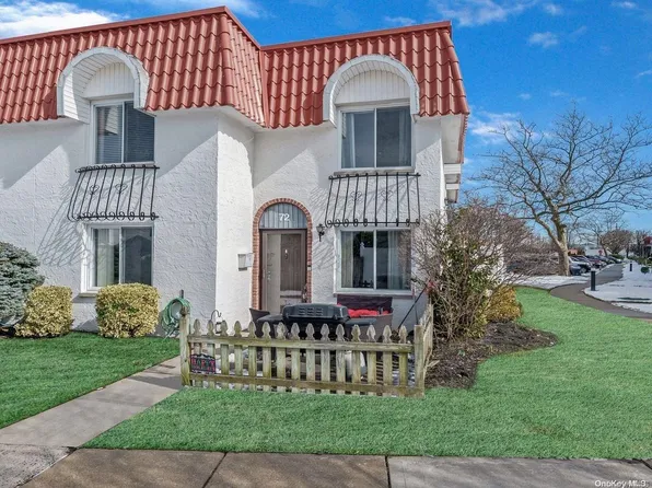 72 Alhambra Drive #72, Oceanside, NY 11572