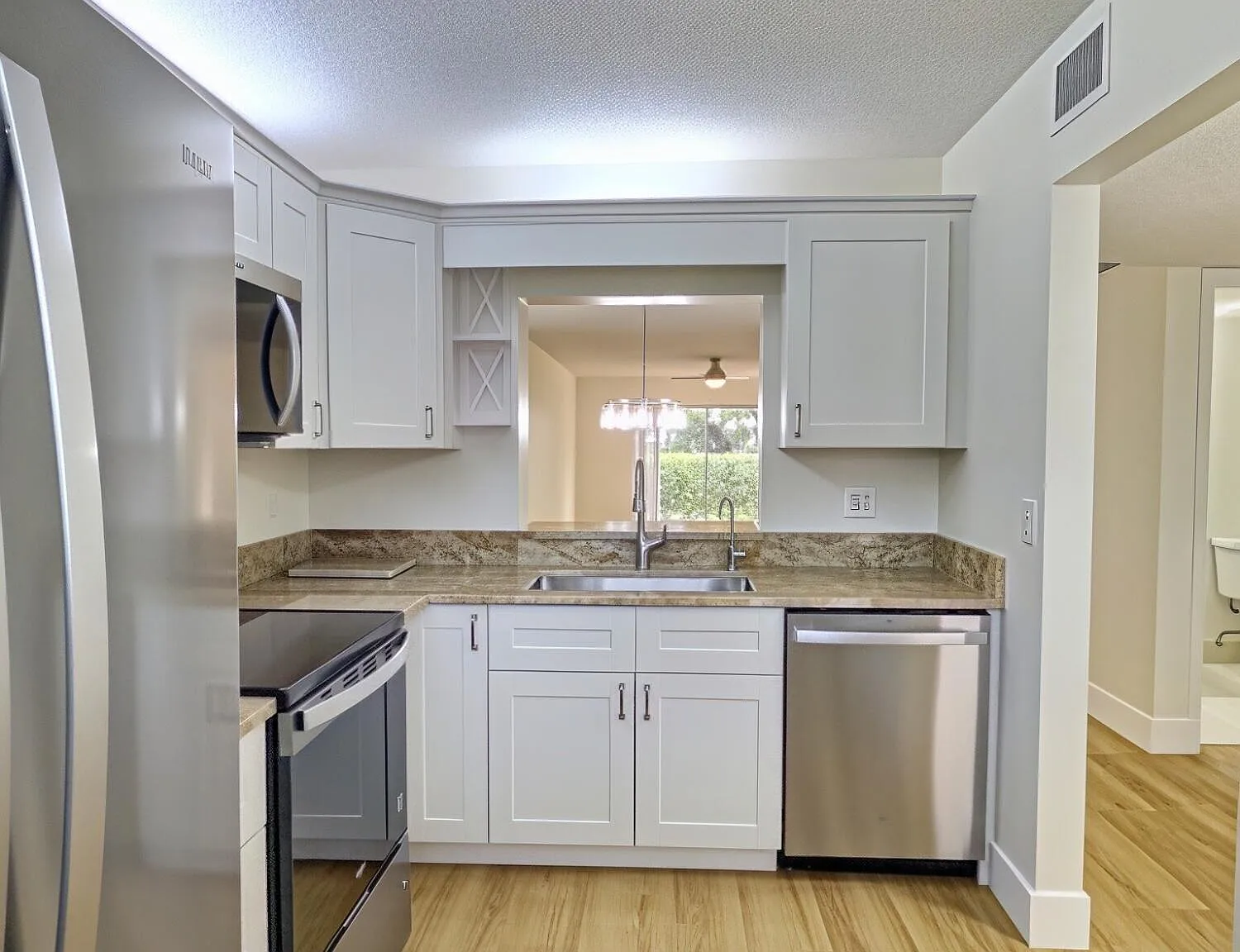 2 bed, 2.0 bath, 1136 sqft, $2,400 — Photo 2