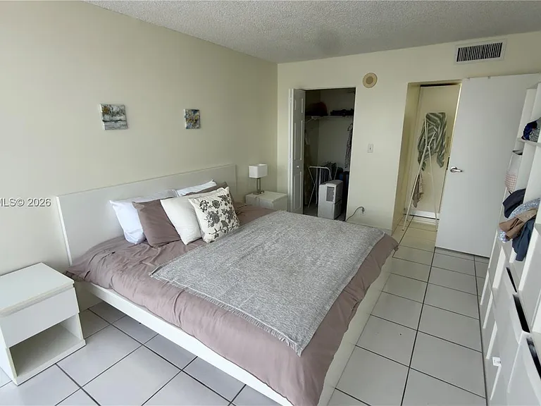 16909 N Bay Rd #907 — Photo 13