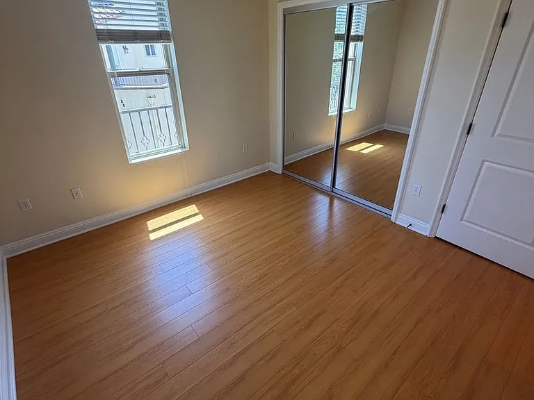 23130 Sherman Pl — Photo 44