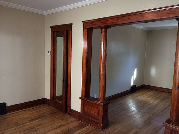 3rd image of 2089 Halstead Ave