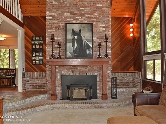 5th image of 15766 Lakewood Ln