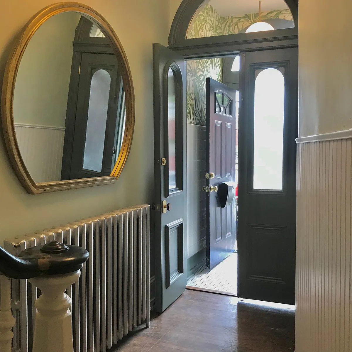 1st floor entry and foyer - 2427 Christian St #2