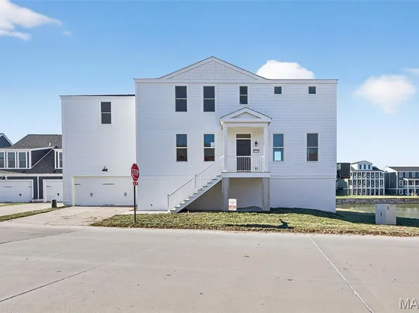 3509 Canal St, Saint Charles, MO 63301