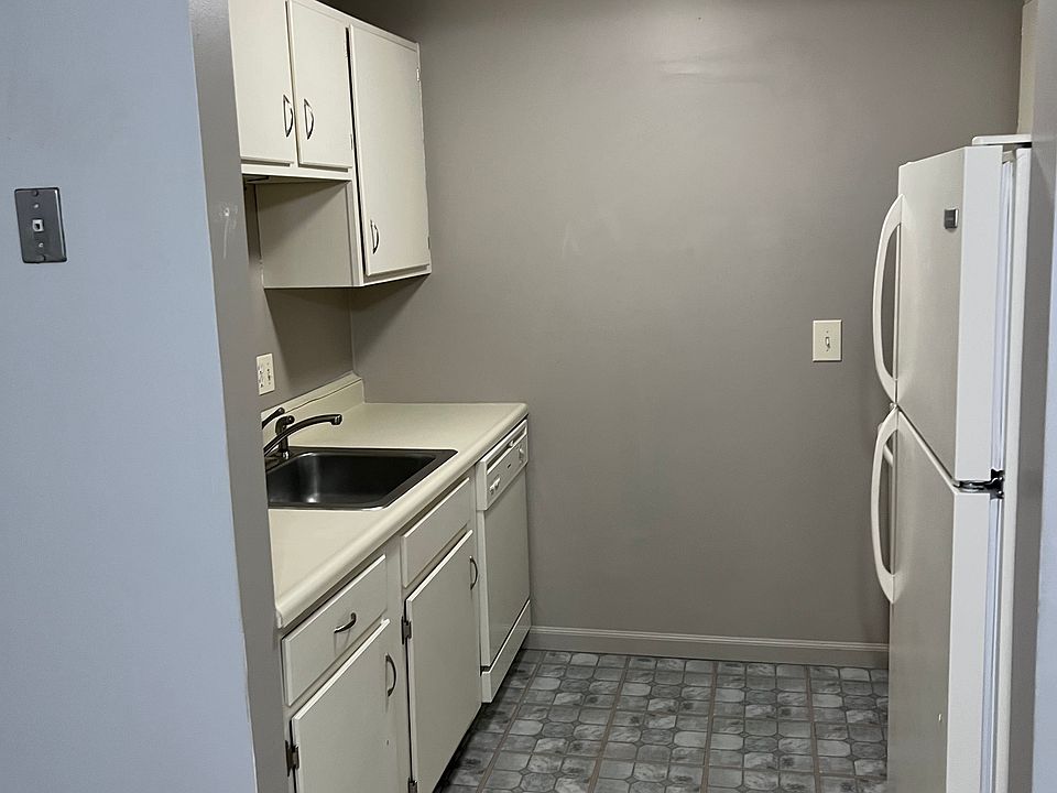 1st image of 11 Saint James Pl #23