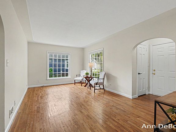 5th image of 824 Union Ave NE