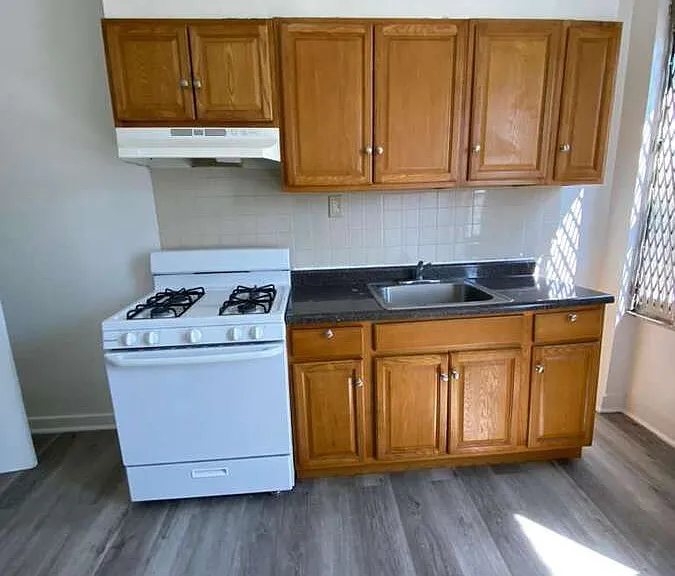 138 Hawthorne Ave #4R — Photo 5