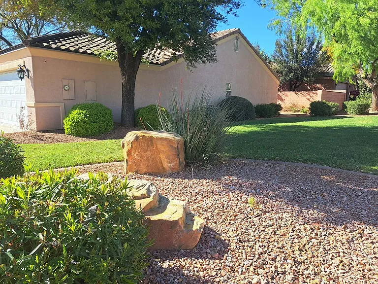 1173 W Snow Canyon Pkwy #4 — Photo 2