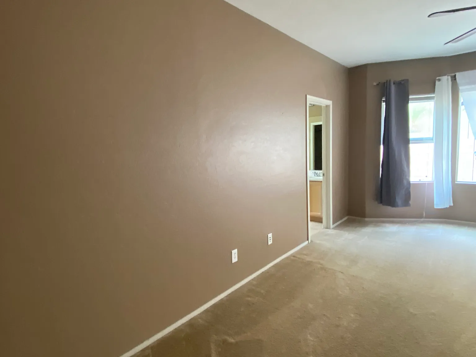 3 bed, 1928 sqft, $2,330 — Photo 4