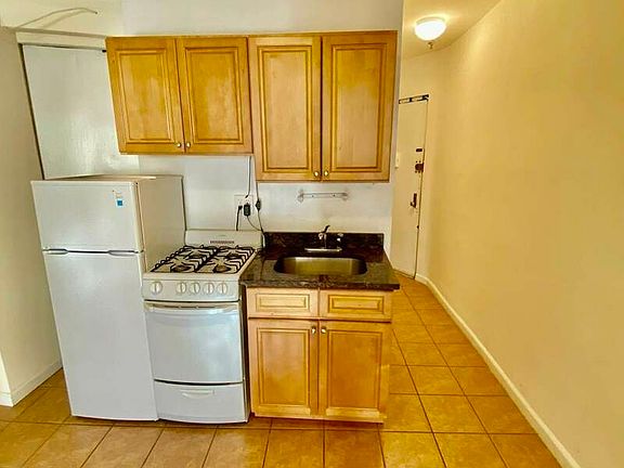 5th image of 42 W 72nd St APT 9